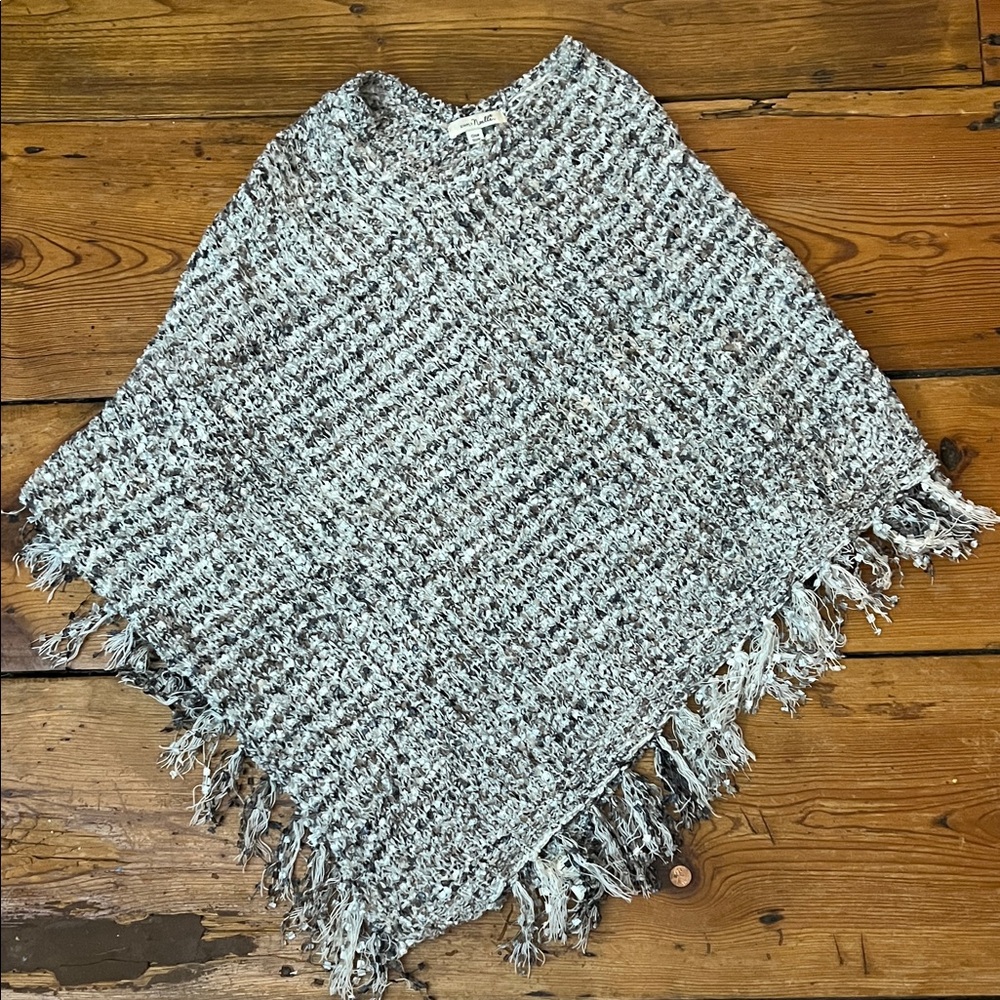 Simply Noelle Textured Knit Sweater in Black and White